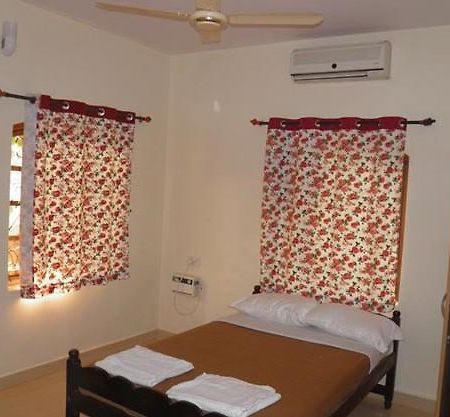The Crib Hotel Morjim Εξωτερικό φωτογραφία