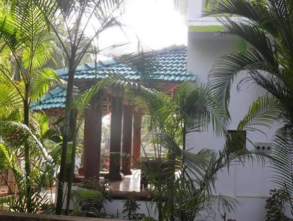 The Crib Hotel Morjim Εξωτερικό φωτογραφία